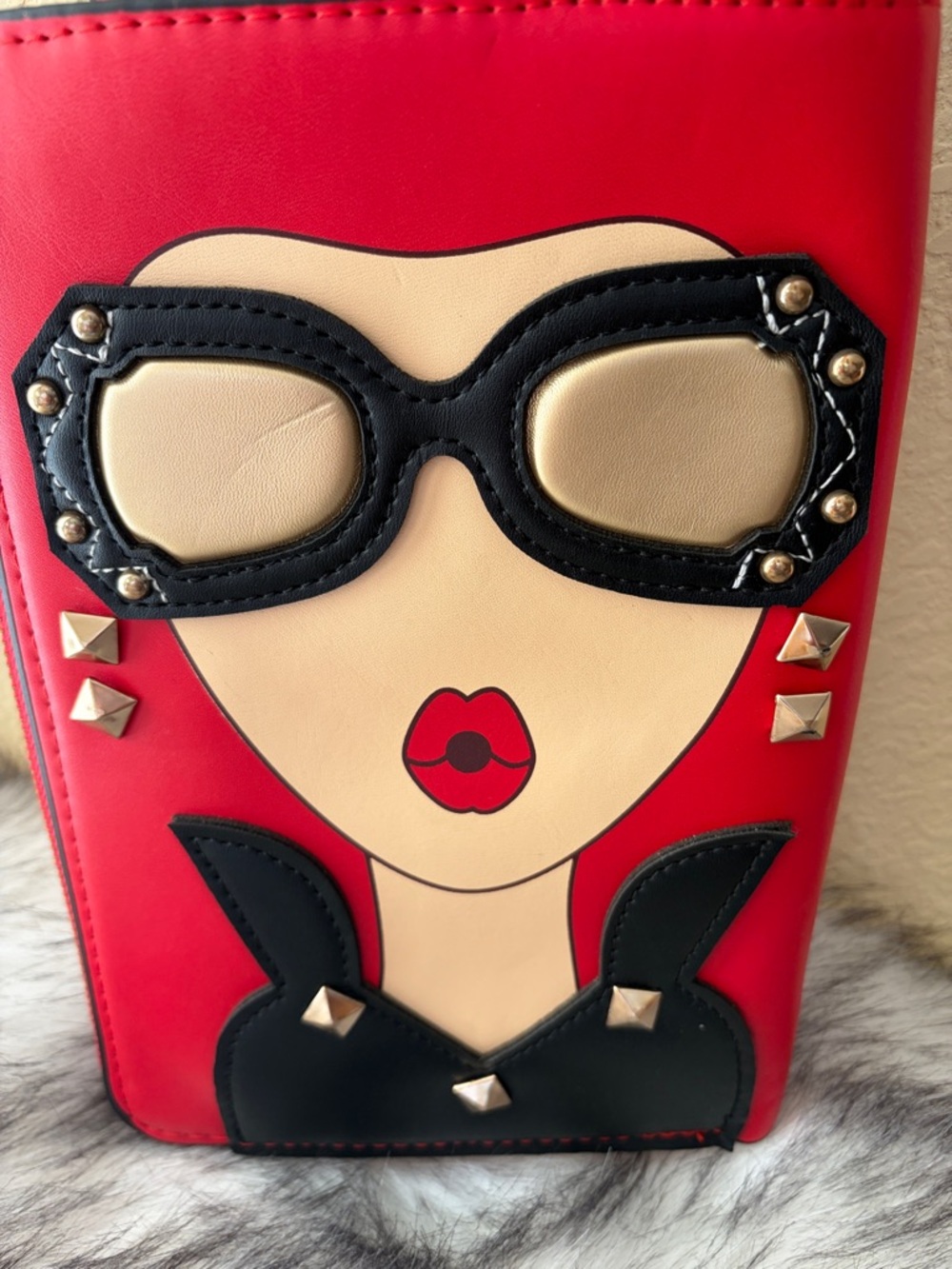 Red Novelty Crossbody Bag with handle,Graphic Face Design - Picture 3 of 7